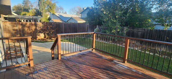 Building Photo - 4 Bedroom Home in Elk Grove