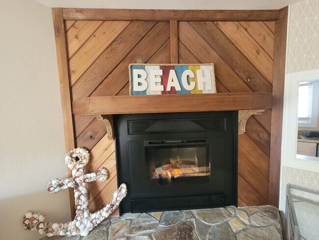 Building Photo - 2 Bedroom, 2.5 Bath Condo with with Ocean ...