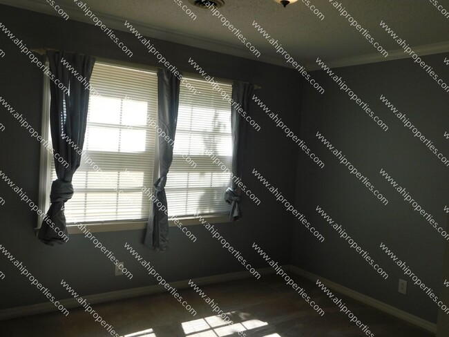 Building Photo - 11313 Mountain Crest Dr SE