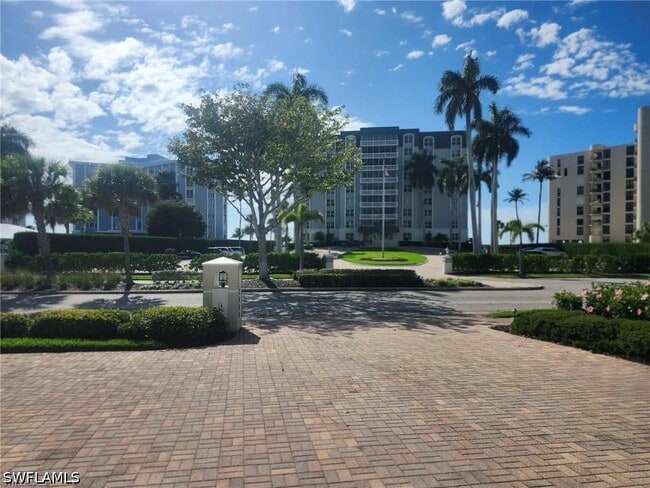 Building Photo - 3000 Gulf Shore Blvd N