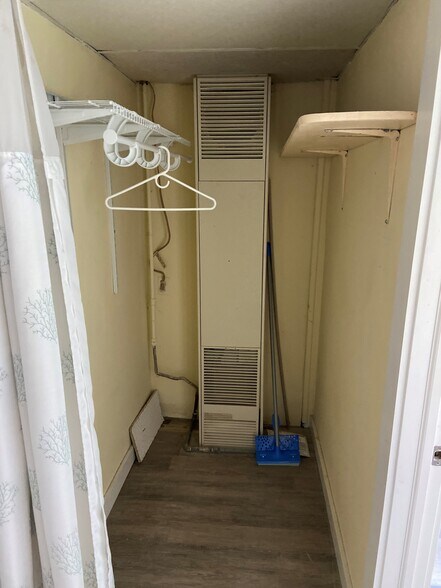 Building Photo - 215 Grant Ave