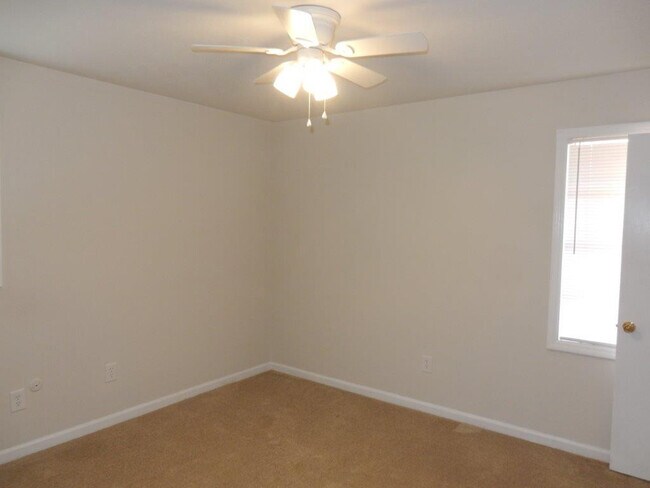 Building Photo - 8110 Trafalgar Way