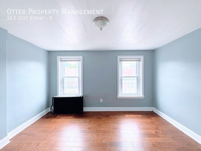 Building Photo - 18 E 21st St