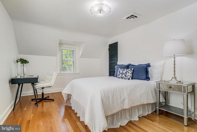 Building Photo - 4817 Chevy Chase Blvd