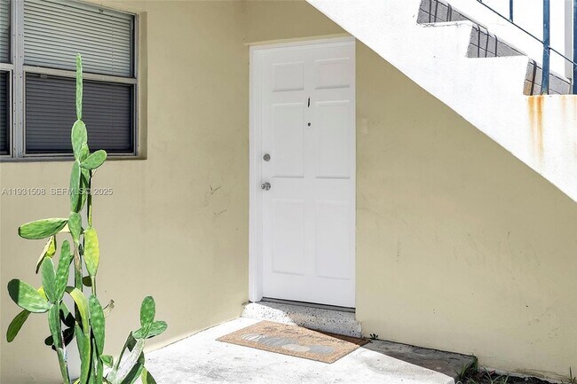 Building Photo - 644 SW 10th St