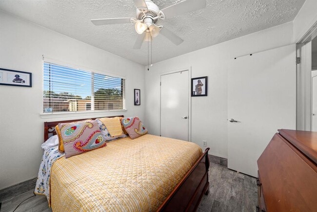 Building Photo - 16323 La Luna Dr