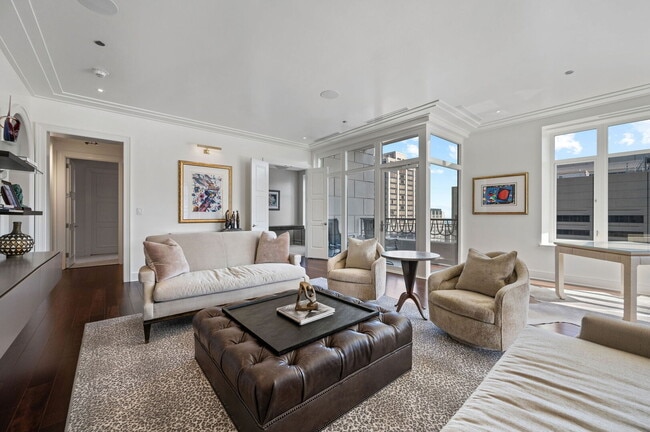 Building Photo - 118 E Erie St