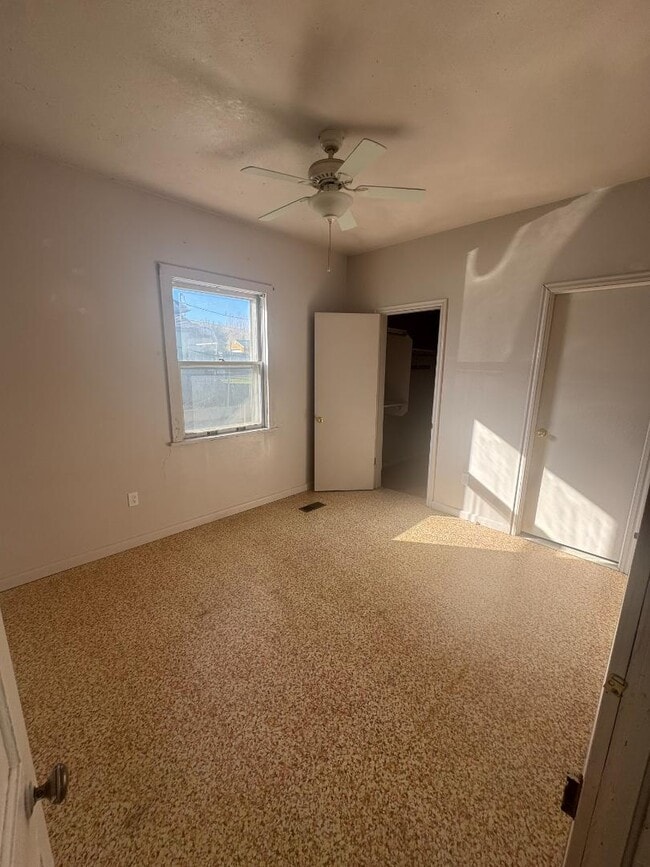 Building Photo - 18 Frontier St