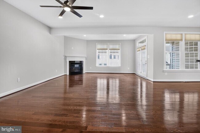 Building Photo - 24949 Earlsford Dr