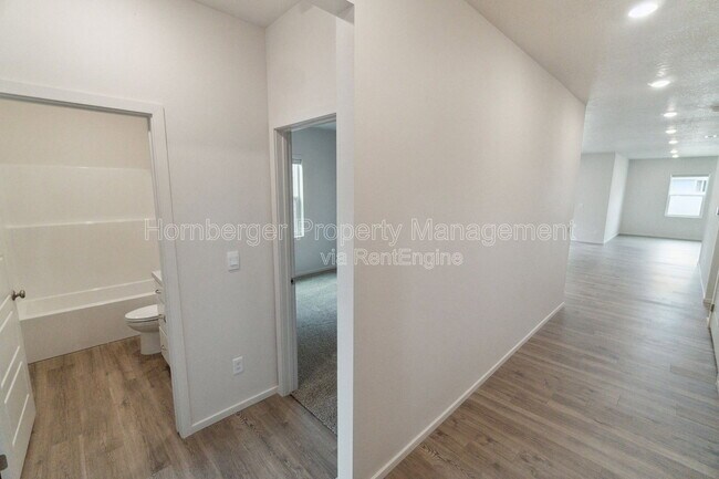 Building Photo - 5508 W Jamestown Ln