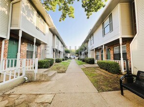 Building Photo - LAST 2 MONTHS RENT FREE!!! Great 2-Story 2/2.5 Condo Close to UNT For Rent!