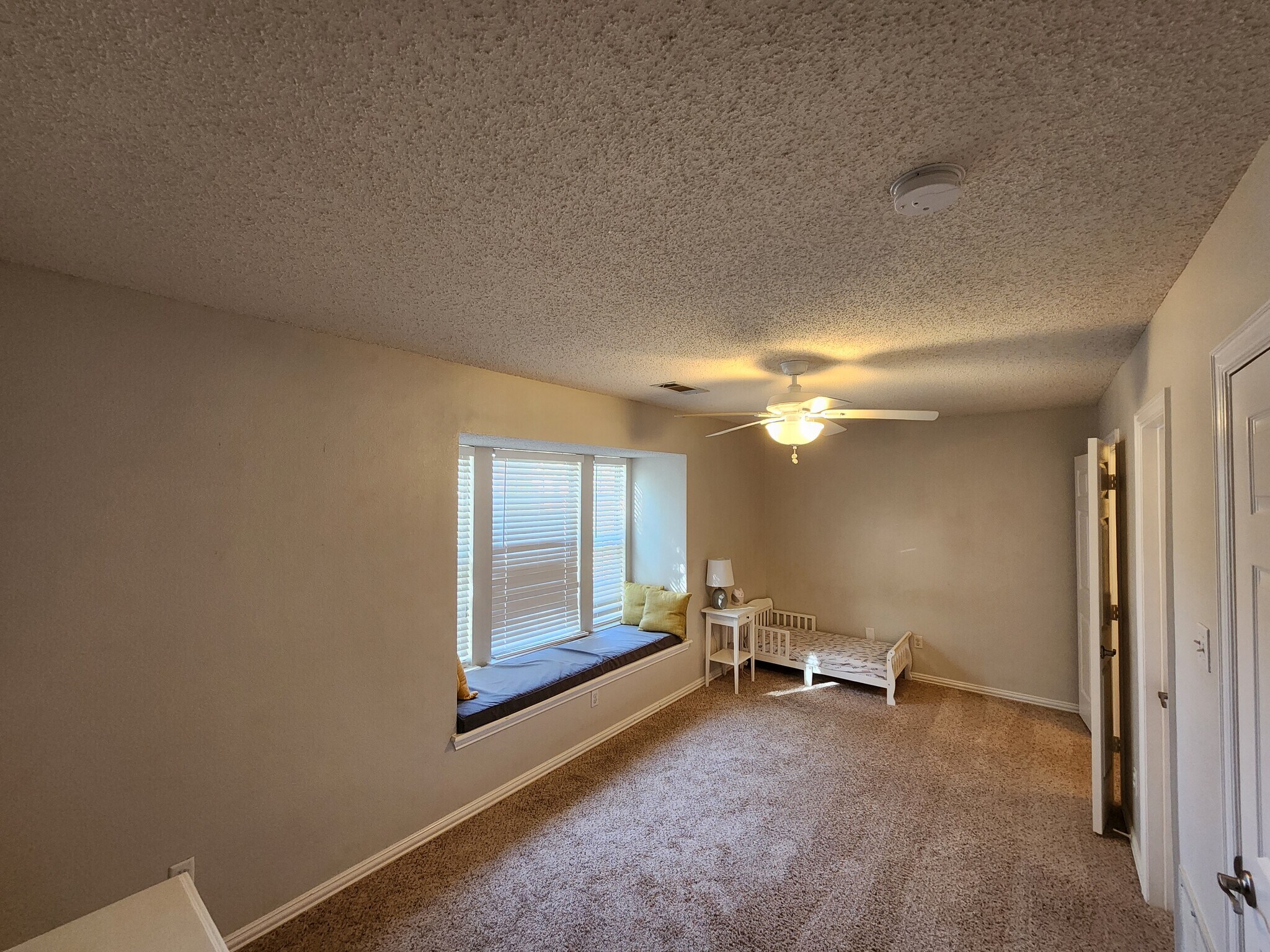 Building Photo - 929 Parker Dr