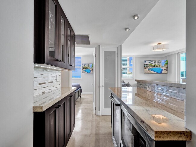 Building Photo - 209 N Fort Lauderdale Beach Blvd