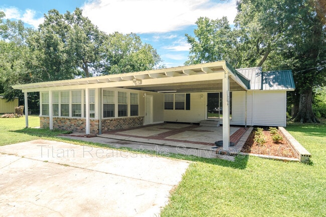 Primary Photo - 6235 Woodlawn Rd
