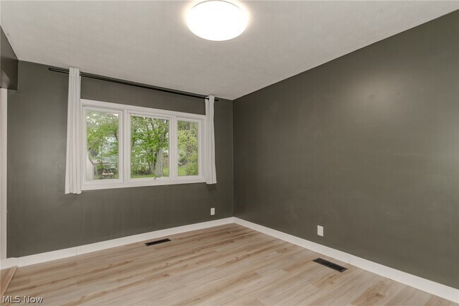 Building Photo - 8806 Norwood Dr