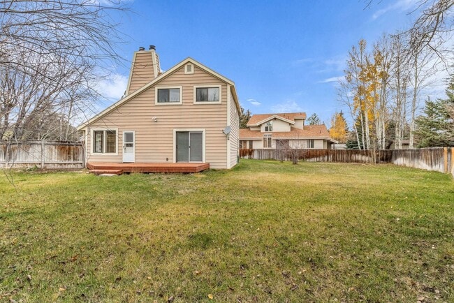 Building Photo - Prime Park Meadows Home