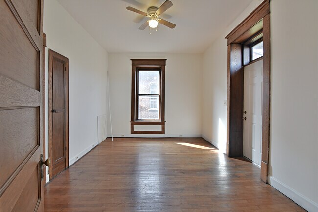 Building Photo - 209 W Fifth Ave