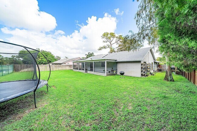 Building Photo - 1252 Raintree Ln