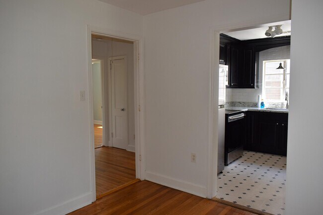 Building Photo - 1208 Hickman Rd