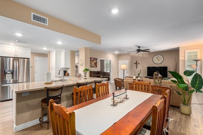 Building Photo - 2425 W Bronco Butte Trl