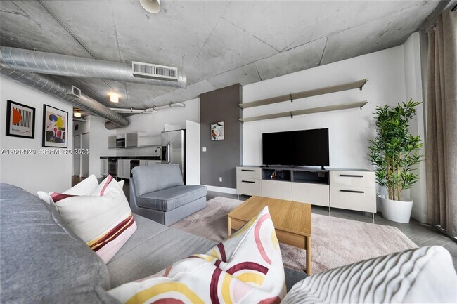 Building Photo - 690 SW 1st Ct