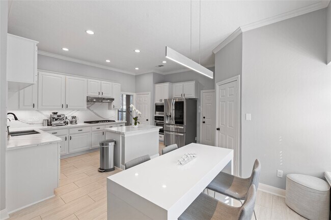 Building Photo - 14215 Scarborough Fair St