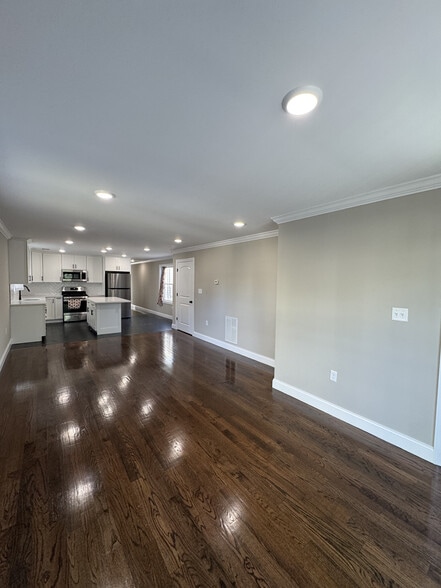 Building Photo - 515 Walnut St