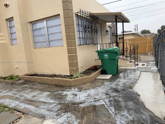 Building Photo - 219 SW 21st Ave