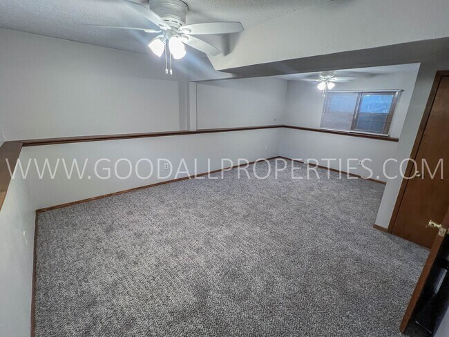 Building Photo - 4 Bedroom 2 Bathroom Home in Altoona