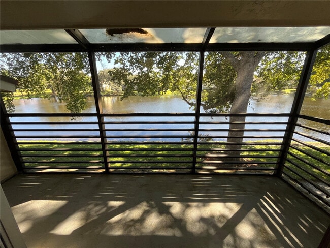 Building Photo - 407 Gardens Dr