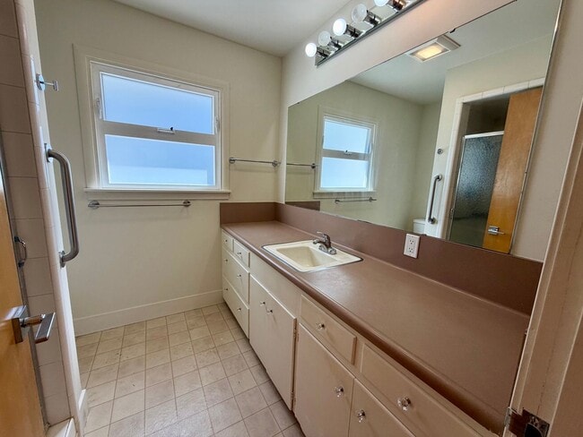 Building Photo - 1072F-A/B-PGPM-T/L-CS