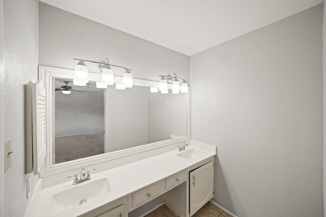 Building Photo - 6811 Blue Ridge Dr