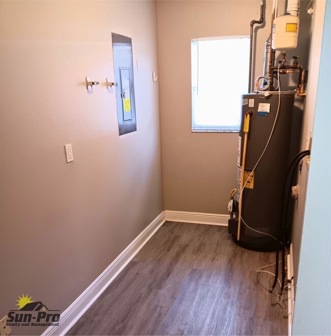 Building Photo - 2735 Fern Palm Dr