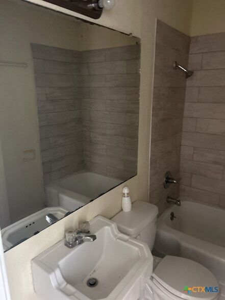 Building Photo - 515 W Kern Rd