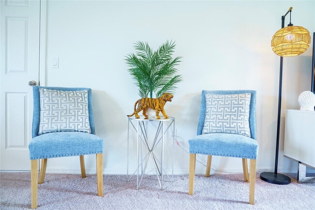 Building Photo - 1229 SW San Antonio Ave