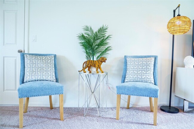 Building Photo - 1229 SW San Antonio Ave