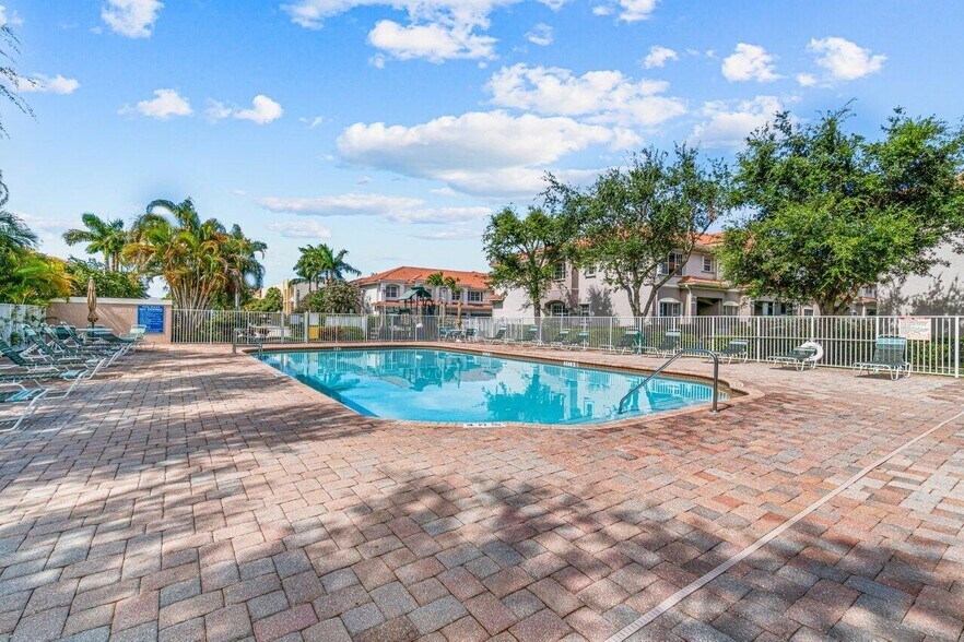 Building Photo - 84 Nottingham Pl