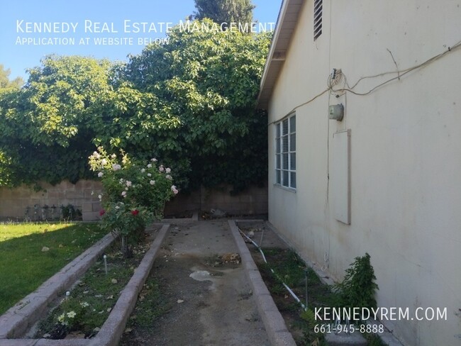 Building Photo - Commuter Friendly Single Family   3BR    3...