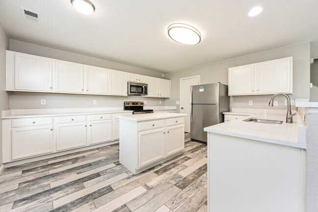 Building Photo - 2519 Coach House Loop