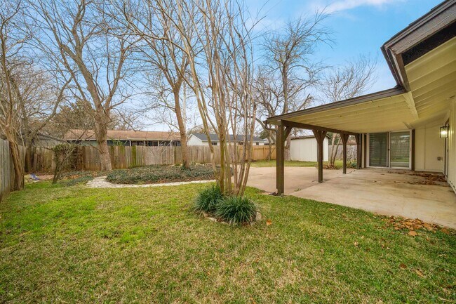 Building Photo - 2515 Berkett Dr