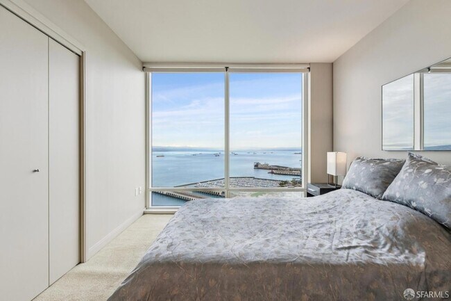 Building Photo - 425 1st St