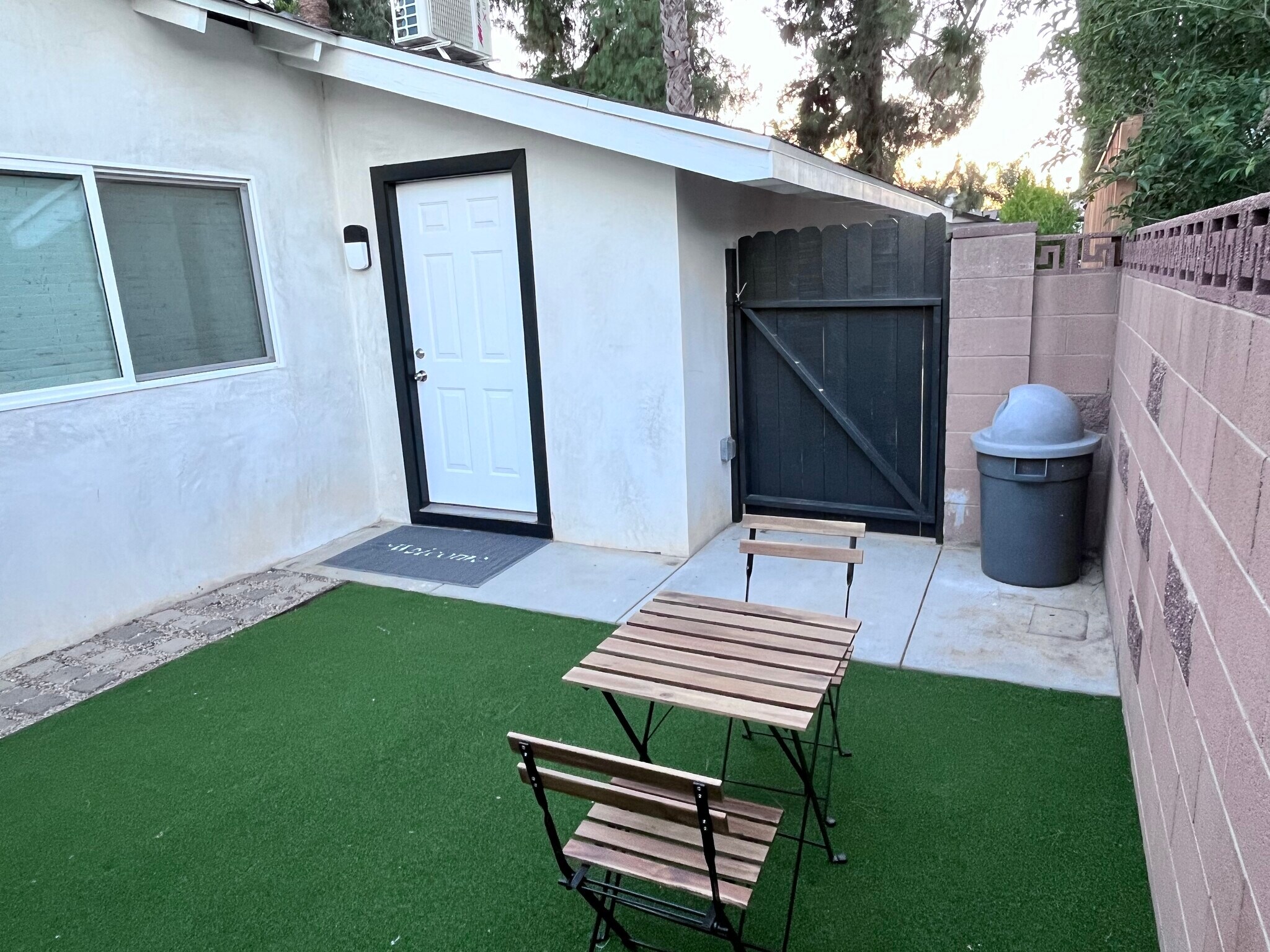 Patio exterior - 7718 Sedan Ave