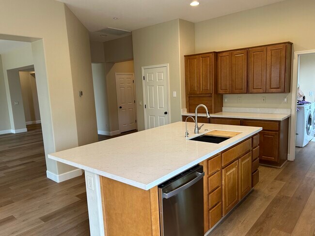 Building Photo - 42019 N Golf Crest Rd