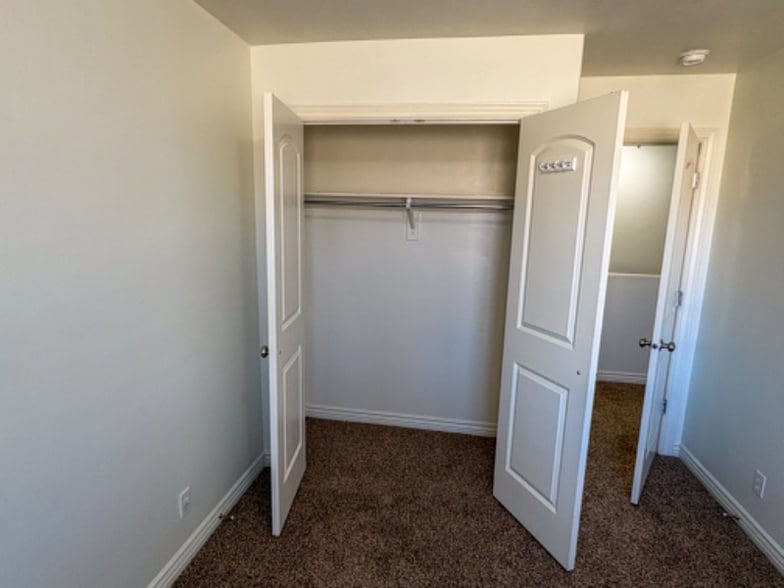 Building Photo - 652 Pimlico Dr