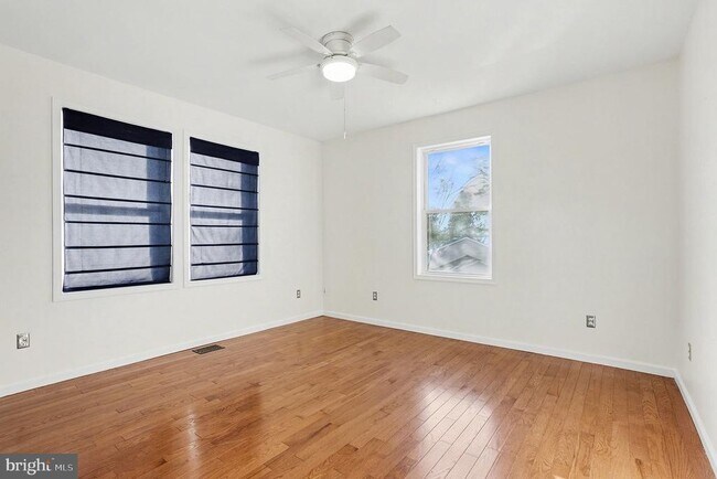 Building Photo - 906 Shelburne Rd