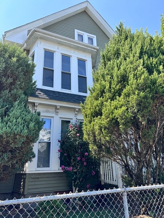 Building Photo - 799 Montello St