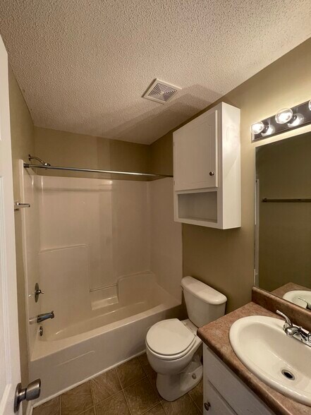Building Photo - 231 Wakefield Way