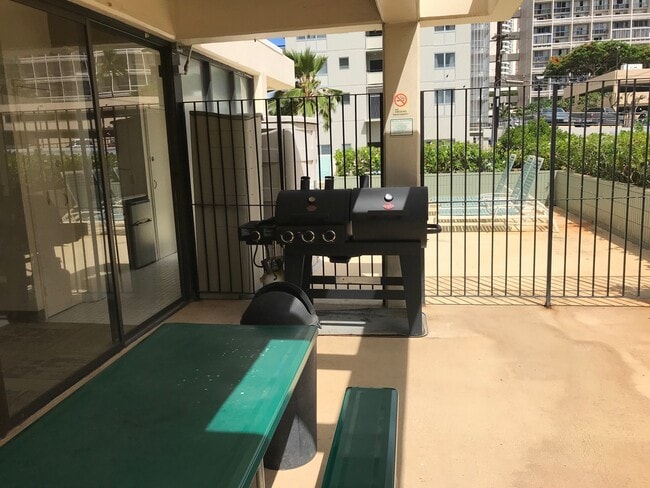 Building Photo - 2444 Hihiwai St