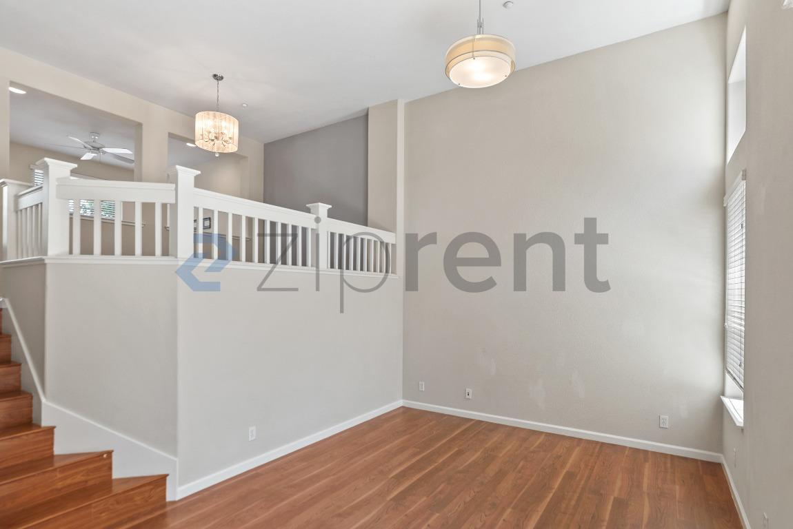 Building Photo - Unit