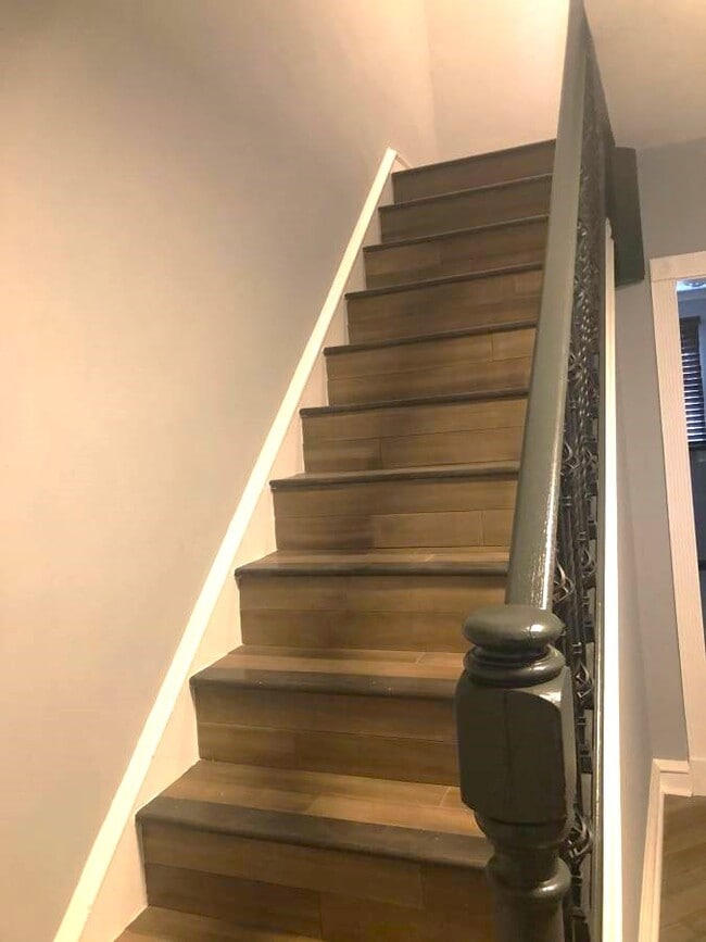 Building Photo - 3445 Juneway-7 Available $600